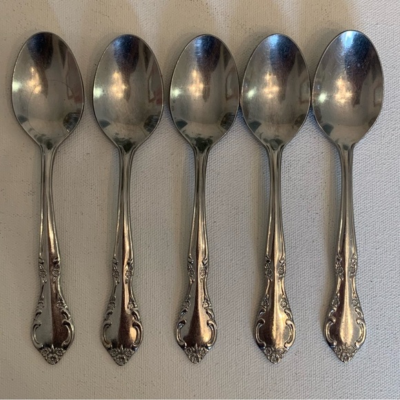 5 Unbranded KOREA Stainless Steel Spoons Teaspoons Similar to Fenway Daydream 6 - Picture 1 of 10